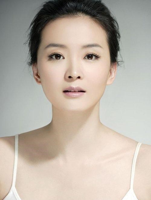 王艳|住5亿豪宅，欠下千万赌债，44岁复出的她，会成为下一个刘涛吗？