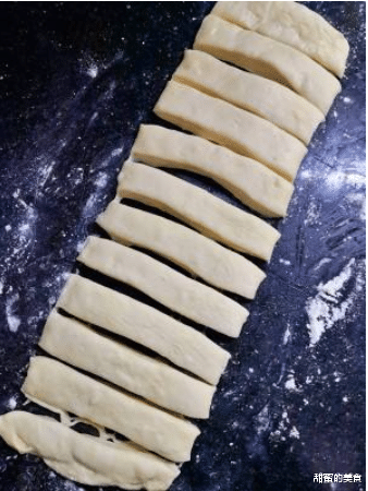 「炸油条」八旬奶奶的炸油条方法，用泡打粉，小苏打全错，用“它”金黄酥脆