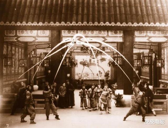 「林岭东」季天笙被封杀前,拍的最后一部武侠片,片中女主角李若彤牺牲很大