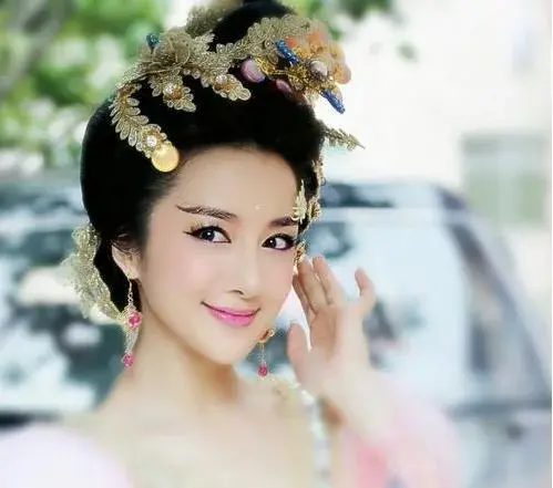 叶璇|她曾是古装第一美人,却被叶璇的狗咬伤毁容,整容5次靠演技翻身