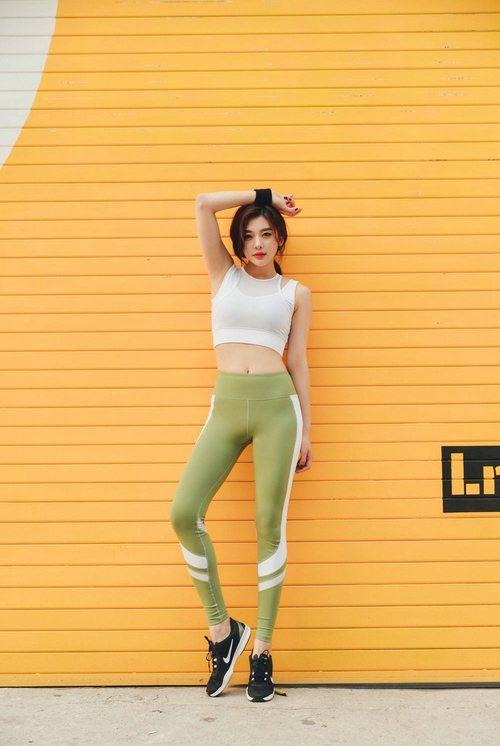 穿衣搭配|趁着秋高气爽，穿“瑜伽裤”出行，省心舒适又好看！