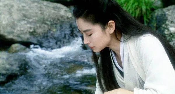 韦小宝|新版《鹿鼎记》刚开播，口碑跳崖式扑街，但剧中的老婆们真是幕了
