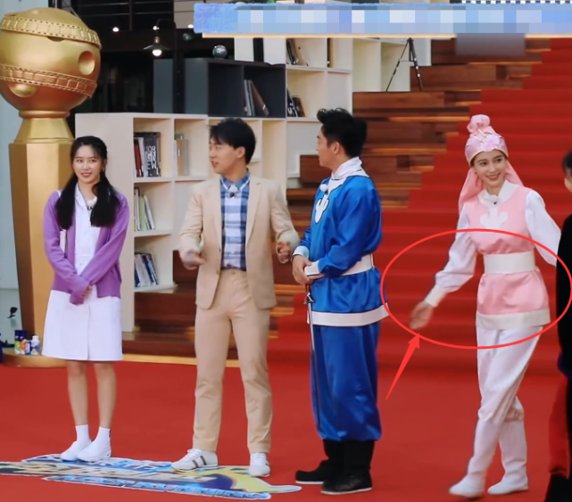 郭麒麟|跑男嘉宾集体亮相,郭麒麟讲话时,谁注意baby在干嘛?暴露素养