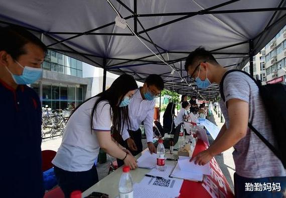 大学生|教育部通知：这类大学生一律不许返校！网友：十一假期能回家吗？