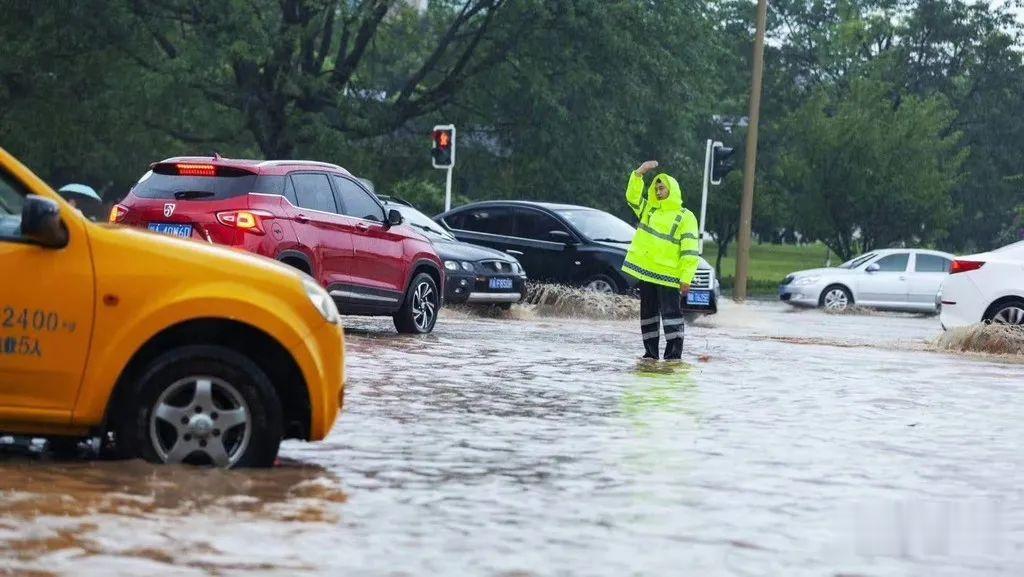 四川在线|强降雨已致四川超10万人受灾！成都上空暴雨云团堪比台风？听专家说