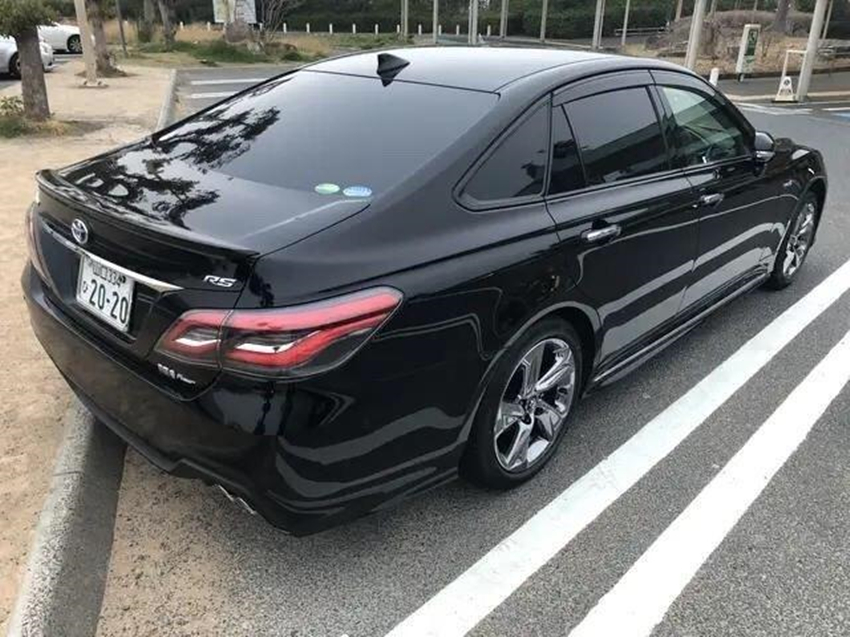 丰田皇冠▲一年没白等!全新一代皇冠曝光,比5系还漂亮10倍,入华谁还看奥迪A6