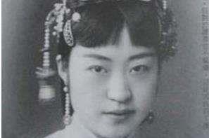 「黄金荣」当年打黄金荣的那位年轻人，后来怎么样了