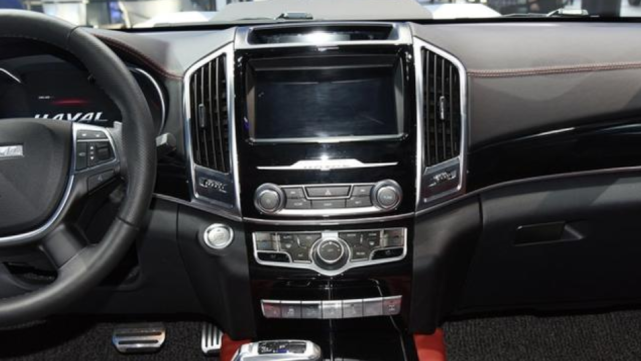 丰田普拉多▲比普拉多便宜近30万,造型帅过帕杰罗,配2.0T四驱还不香?