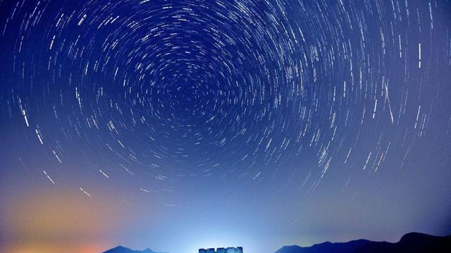 人造月亮|人造太阳早已出现，人造月亮为什么没消息了？真的比月球亮8倍？