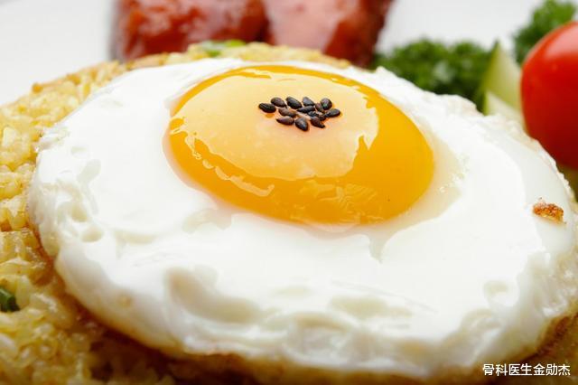 鸡蛋|一天吃几个鸡蛋才健康？吃蛋黄有害？常吃蛋的您，请记住4件事