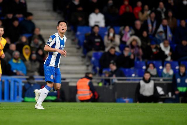 武磊|西班牙人0-1巴萨后，官博惨被爆破：德托马斯功不可没，上武磊打发球迷呢？