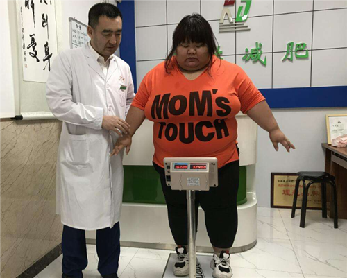 茼蒿|还记得被男友养到300斤的校花吗？曾睡塌3张床，如今模样让人唏嘘