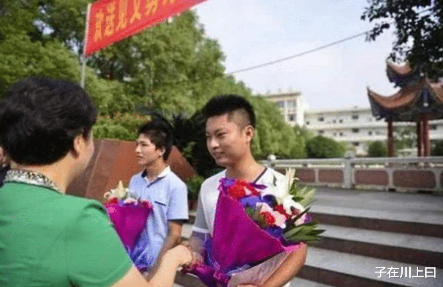 清华大学|夺刀少年因救人错失高考，拒绝清华大学破格录取，如今归来仍是少年