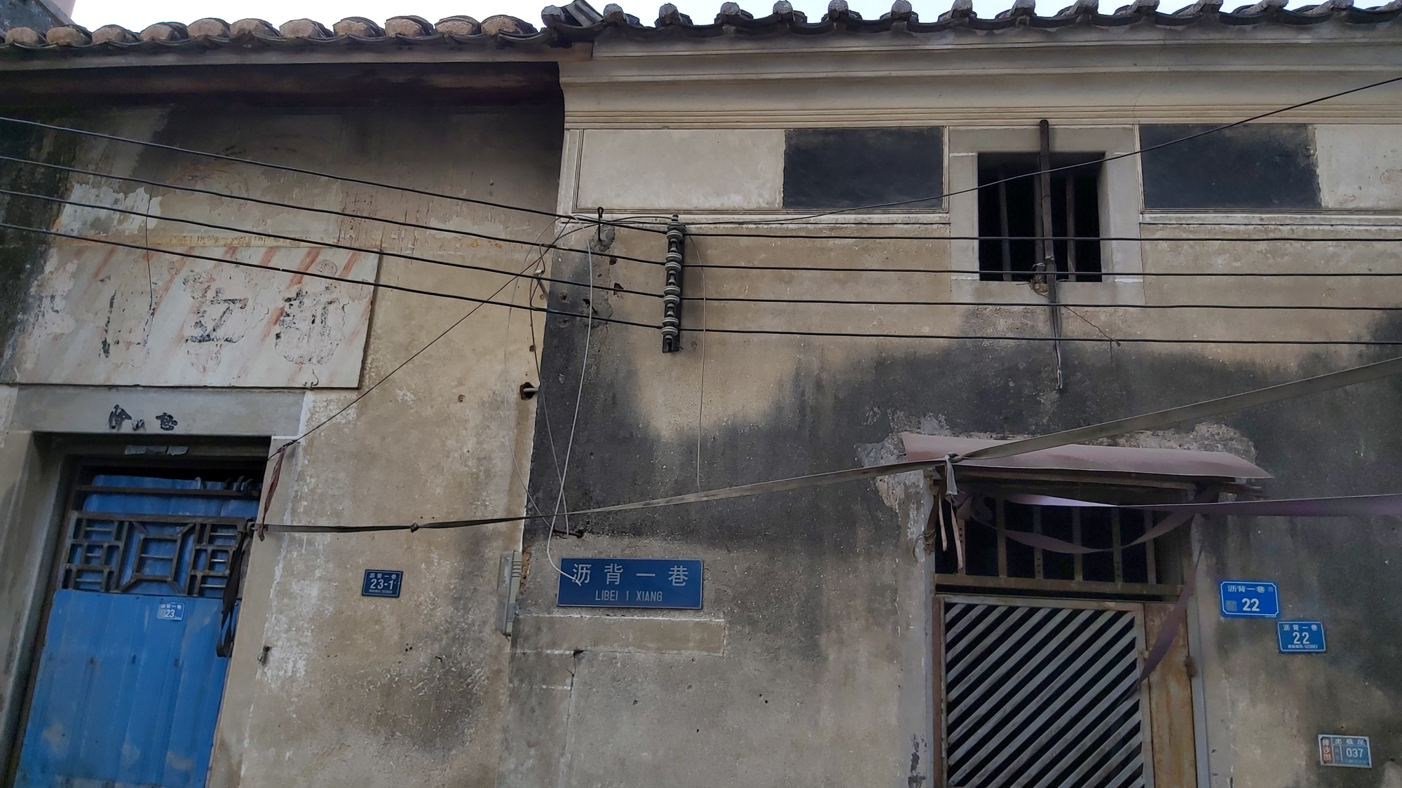 东莞凤岗沥背一巷的老房子，时代沧桑的老房子