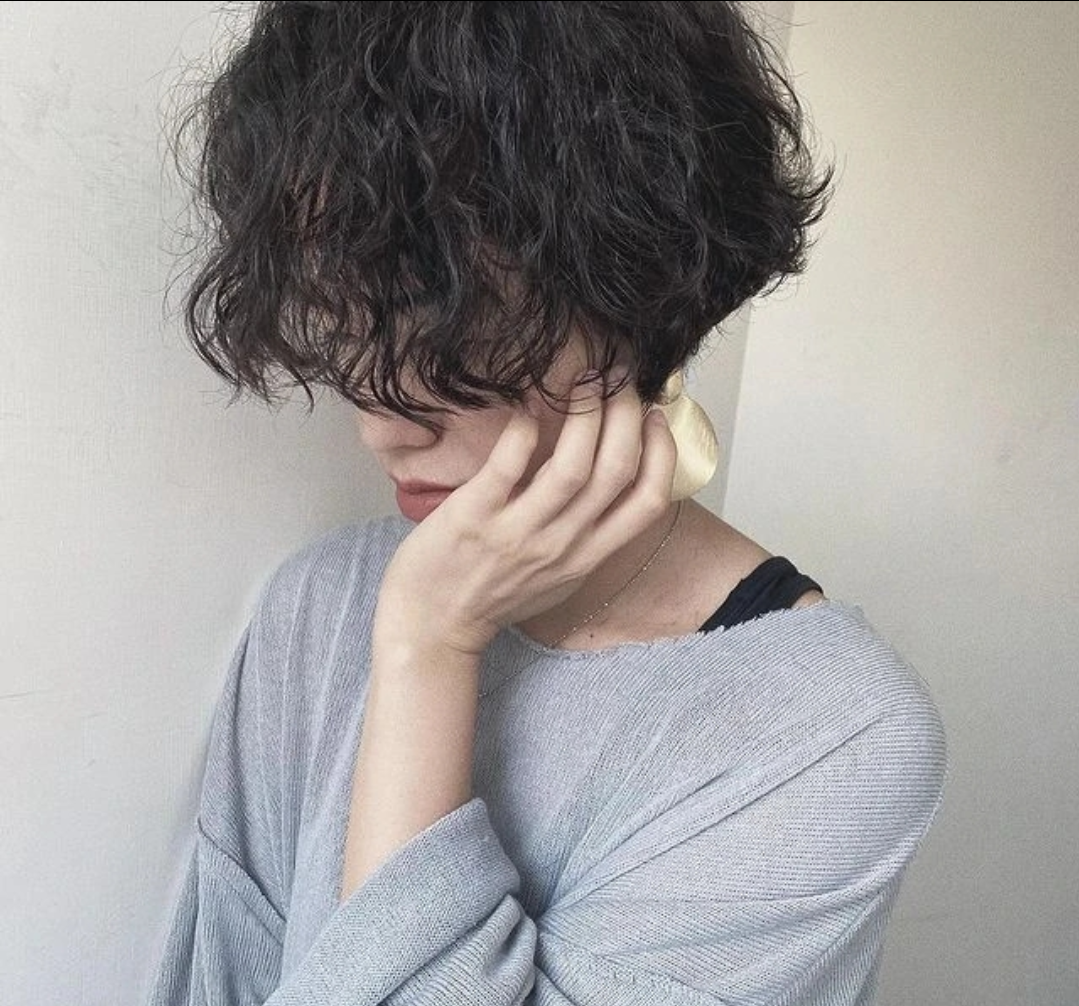 发型|女人过了50岁发型这样剪，洋气显年轻，时尚更自信