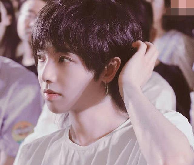 「华晨宇」华晨宇咖位到底有多大？听到90后“歌神”对他的称呼，一般人真不敢用