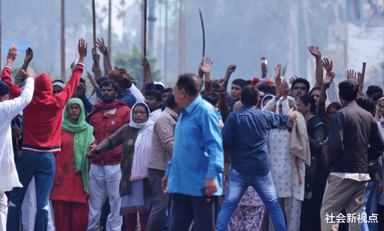 印度|现实版“人间炼狱”?封高速、截火车,莫迪画像被焚烧,印民忍不住了!