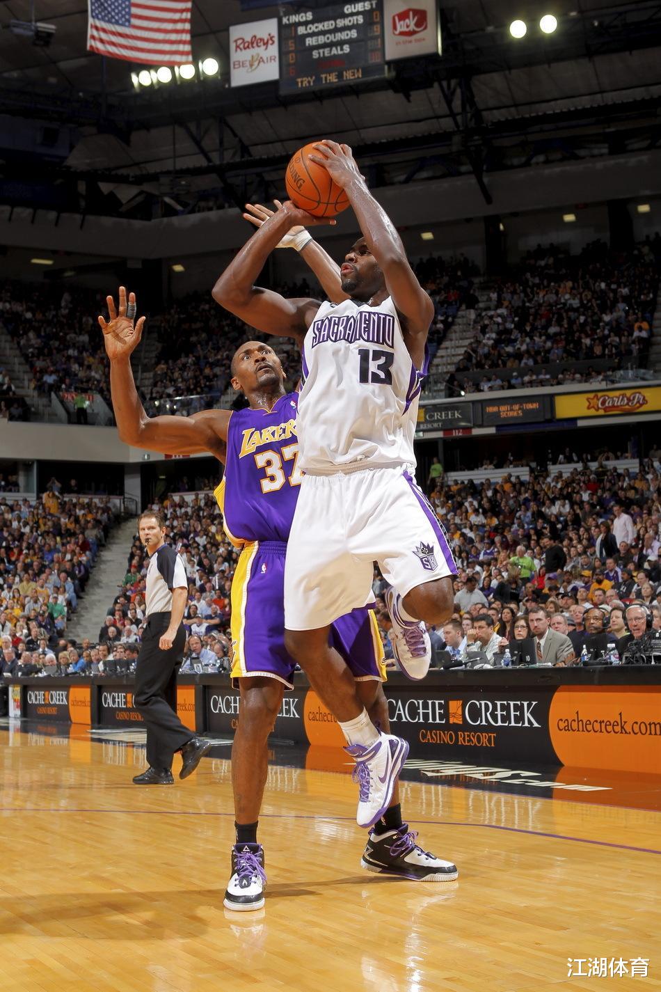 「泰瑞克·埃文斯」?NBA第一刷子！才21岁，就成历史第4人，整个城市都在陪他演戏