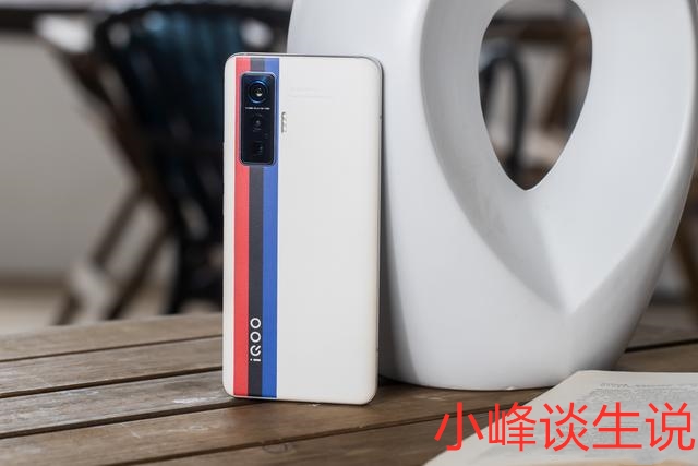 iqoo|妹妹是颜值党，最近问我什么手机辨识度高，求推荐？