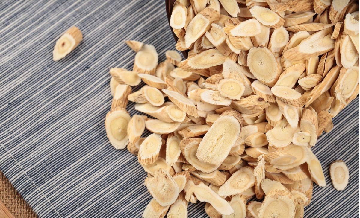 黄芪|黄芪与它一起泡水喝，补气而不滞气，行气而不耗气