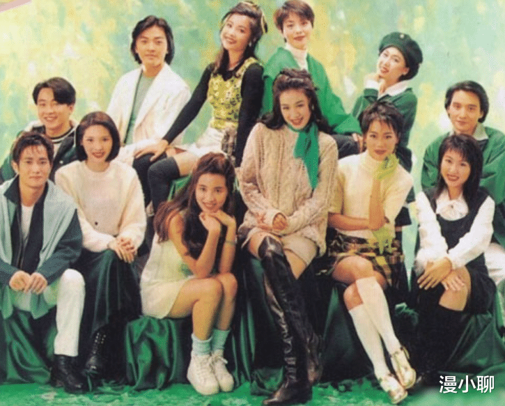 周星驰@为了赢过周星驰，拉拢半个香港影坛拍电影，却沦为笑柄，票房仅有1700万