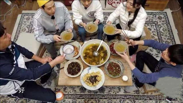 「黄磊」黄磊：因为他不在了，所以我不再唱歌了