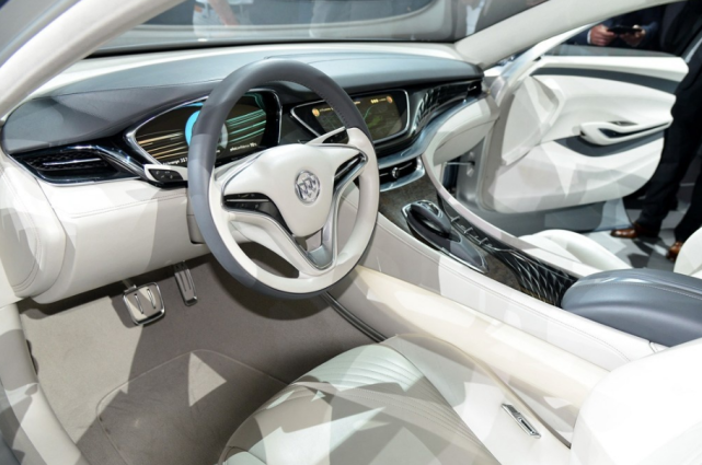 【别克】别克亮出“压底箱”！造型比7系还拉风，2.0T四驱+四轮独悬