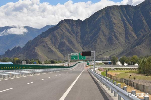 ▲中国“最美高速”，投资380亿却免费，途中全是风景，跑完要5小时