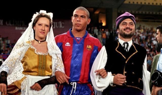 [巴塞罗那]20岁的世界足球先生，加盟巴萨赛季打进47球，为何只效力了一年？