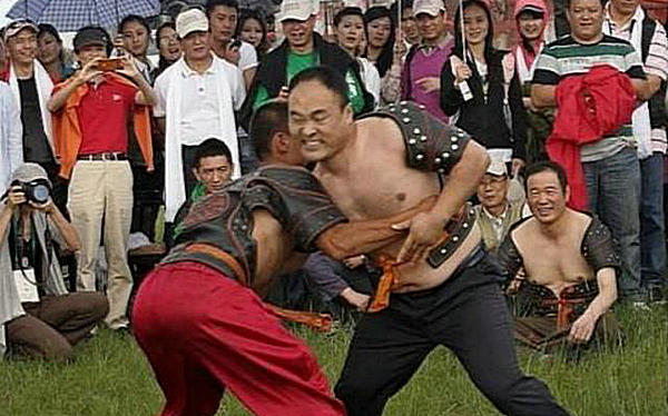 马云■马云退休后，他的贴身保镖李天金，失去百万年薪后过得怎么样