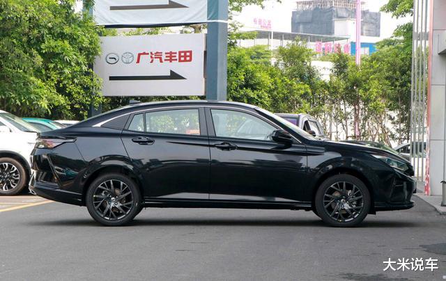 『宝马3系』东风又出一“黑豹”！跑车造型，配名牌1.5T+LED，入门才6W