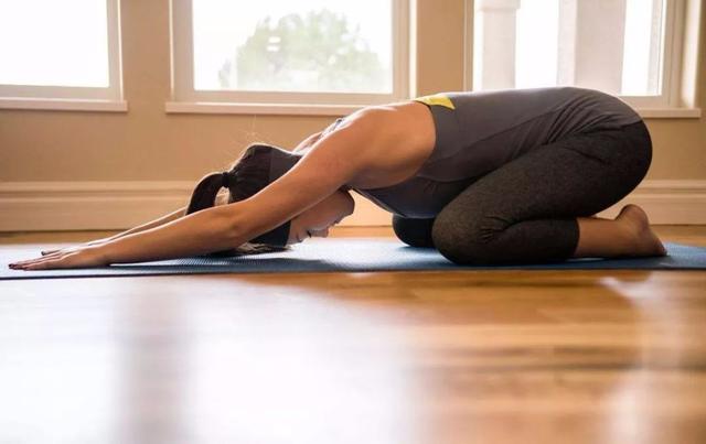 [衰老]女人身体4个地方的变化，提示已经开始衰老了，别不在意