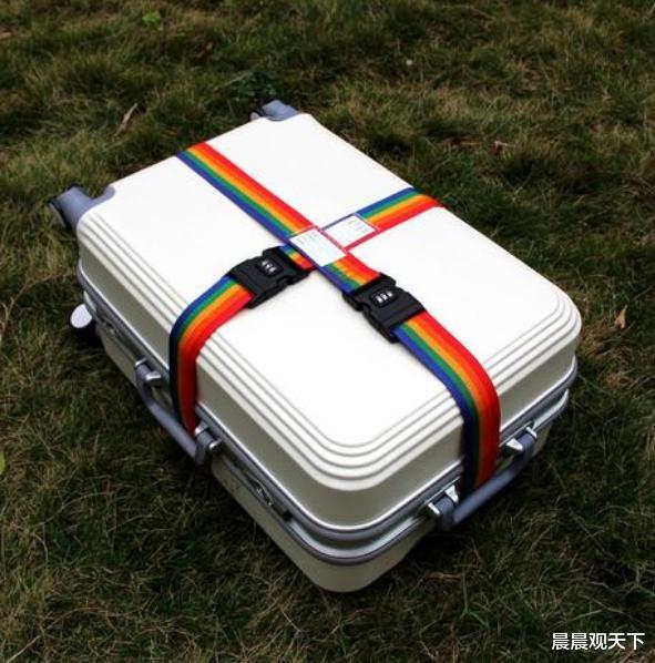 |建议老年人:经常旅游,这3样东西最好自己带,虽不贵作用却很大