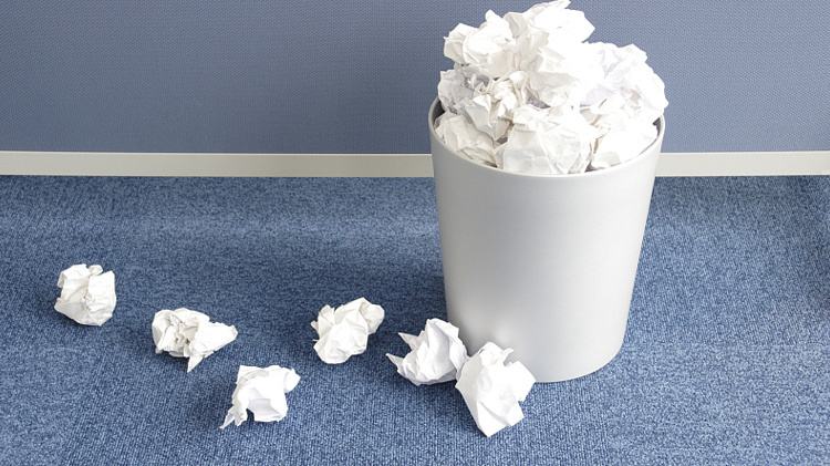 |为何国外喜欢把纸巾直接扔厕所冲掉，而国内却习惯扔进垃圾篓？