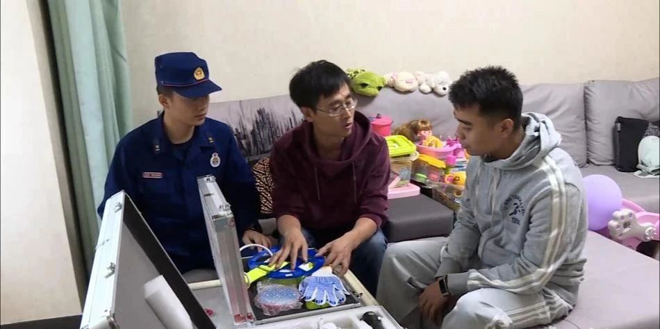 记摄人间|天水市消防救援支队:配备逃生缓降器 筑牢小区消防安全