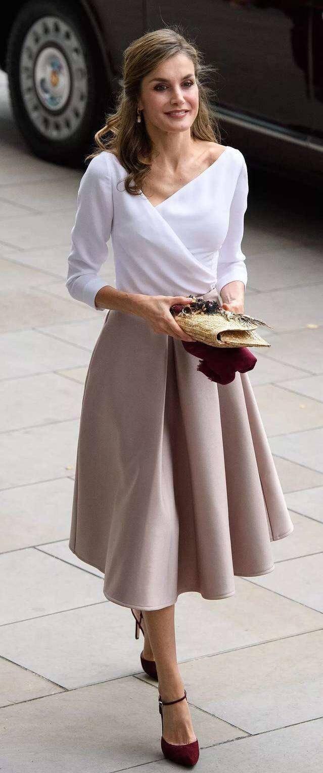 衬衫|西班牙王后的衬衫穿搭太美了！优雅高级，不愧是欧洲王室穿衣标杆