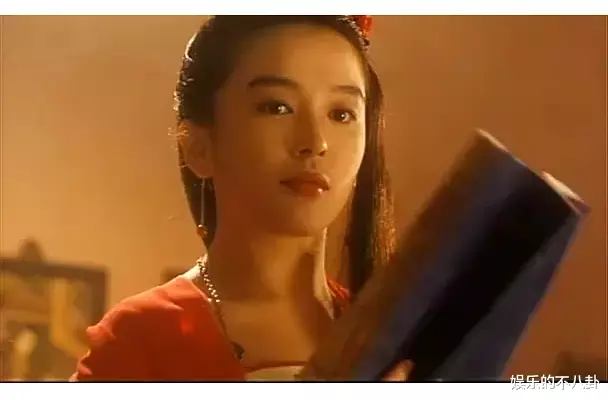 陈加玲|出道10年演30多部电影，事业巅峰期跑去拍风月片，亲生姐姐比她还红