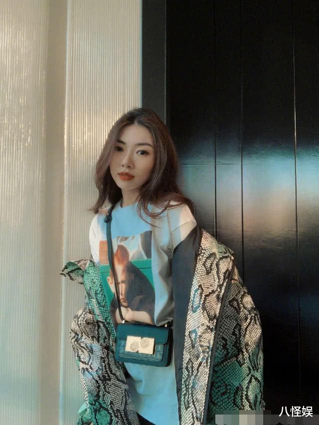 程晓玥▲郑恺苗苗频频合体恩爱十足,前任程晓玥独自过520,附文满是伤感