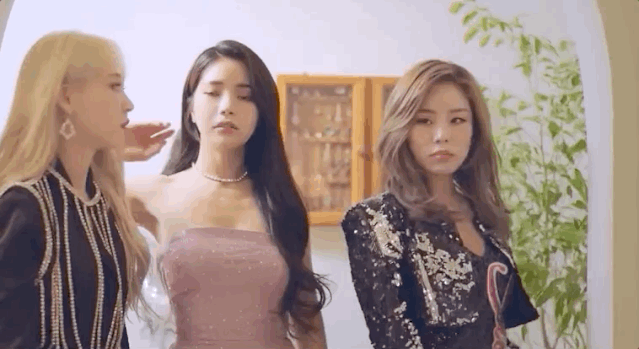 mv|这还是金希澈女友吗？！全团cos铠甲勇士，这也太尴尬了吧…