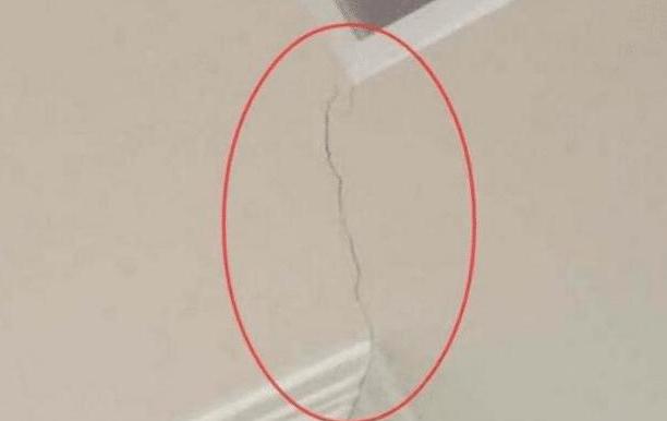 |业主发现石膏板开裂,油工说早就猜到了,可如今已经无法处理了
