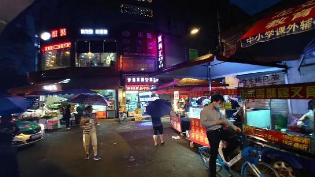 「麦当劳」连摆地摊都要和麦当劳肯德基竞争,餐饮人真的太难了