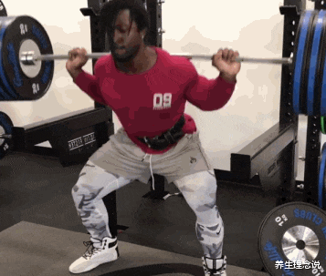 黄芪|黑人男子痴迷练腿，负重深蹲达210kg，个人认为这样的肌肉太\恶心\