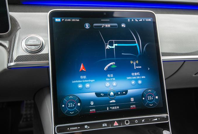 小龙虾2022 奔驰的超级“大彩电”刷屏，别被华丽的外表所迷惑，车是用来开的