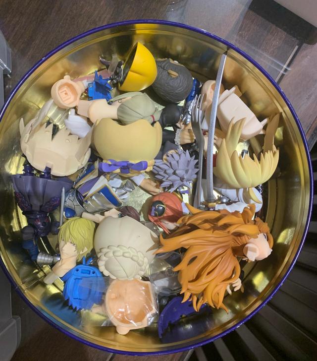 月胖十斤肥 出差回国没时间收拾,手办却以暴力方式带回?网友表示:心疼不已