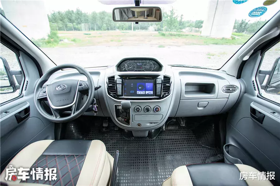 房车|退休夫妻选房车，这款大通房车咋样？2.0T自动挡性价比高不用加装