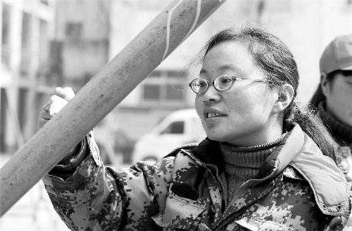 「油漆工」她是北大女硕士，因求职碰壁，回老家做油漆工，从不参加同学聚会