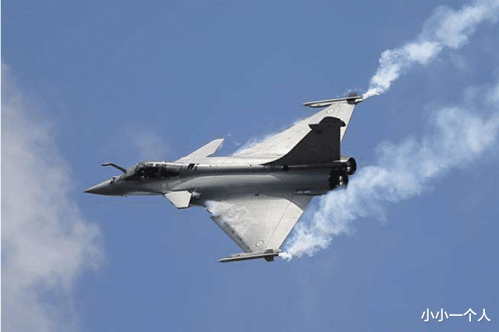 轰-6|大批轰6K飞抵达喀什机场，印指挥官态度不再嚣张，俄：莫迪骑虎难下