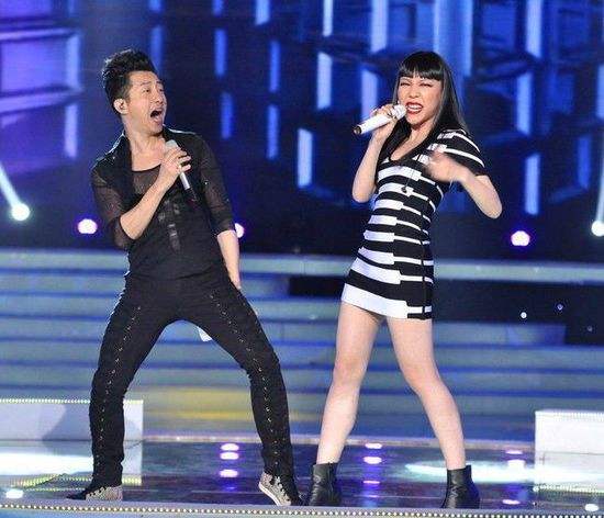 |代言费从1.3亿再到小县城唱歌，火了没有8年的她，到底得罪了谁？