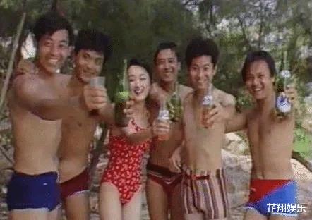 『杨钰莹』47岁的杨钰莹为什么嫁不出去？看完她的这些照片，网友：这谁敢娶？