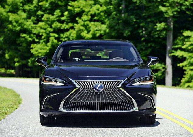 雷克萨斯：雷克萨斯和奥迪有啥差距？二手车商：一个抢着要，一个没人要